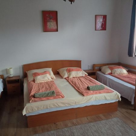 Hotel Heni Vendeghaza Vadna Zewnętrze zdjęcie
