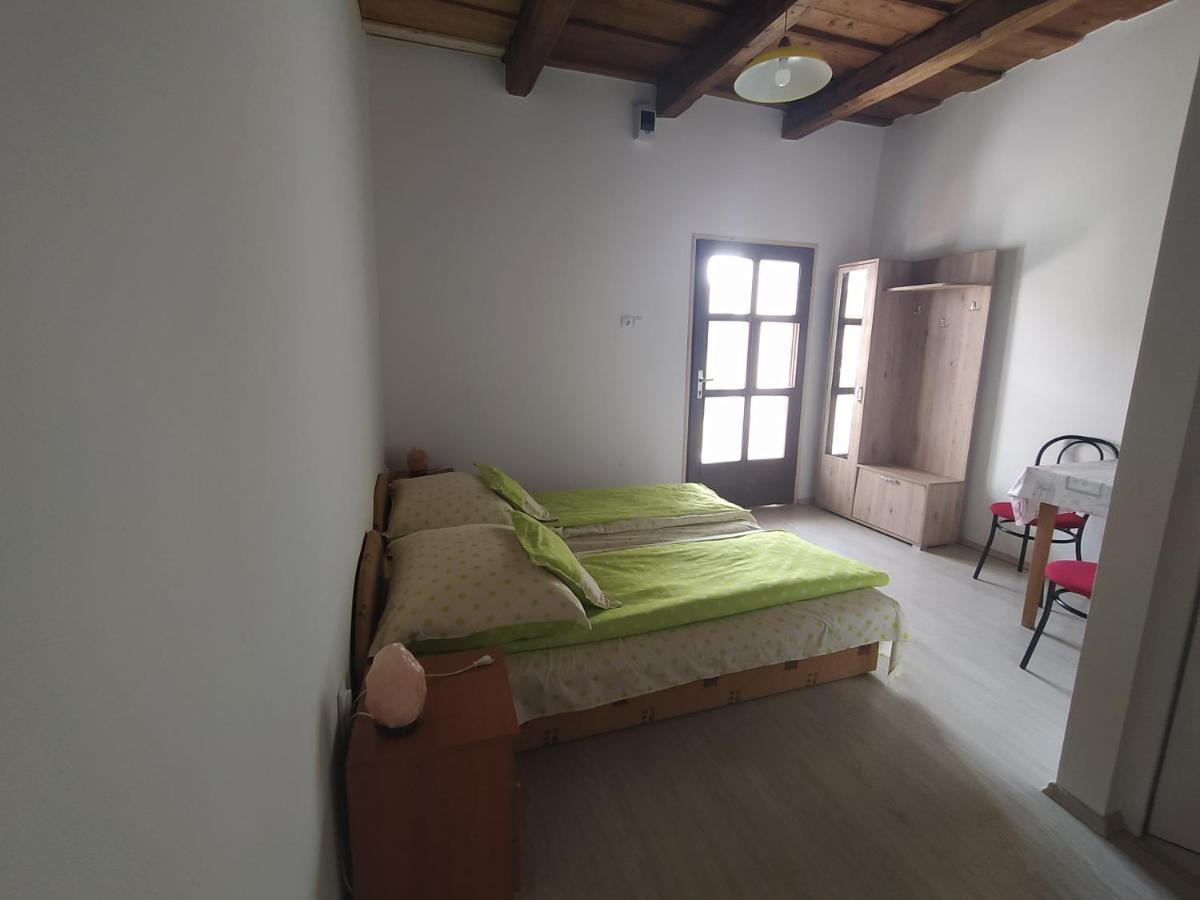 Hotel Heni Vendeghaza Vadna Zewnętrze zdjęcie